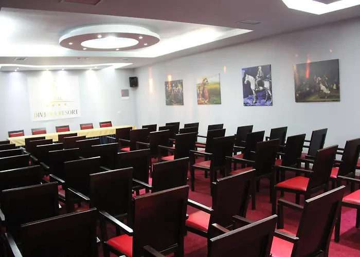 אתר נופש Divjaka Resort 3*