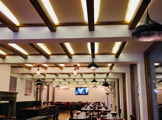 אתר נופש Divjaka Resort 3*